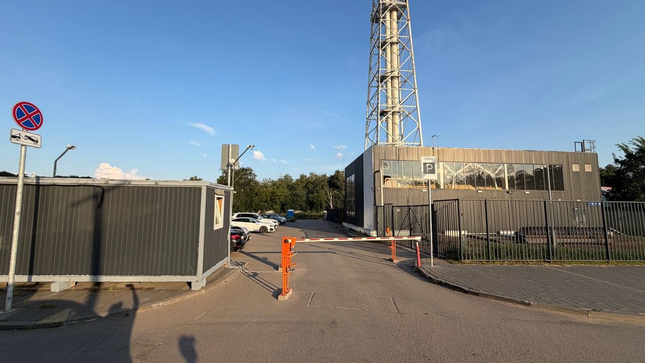 Парковка Люберцы, ул.8 Марта, д.12 — въезд на парковку